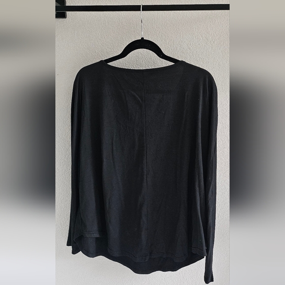 Long Sleeve V-Neck - Picture 9 of 9